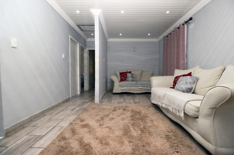 2 Bedroom Property for Sale in Elsies River Western Cape